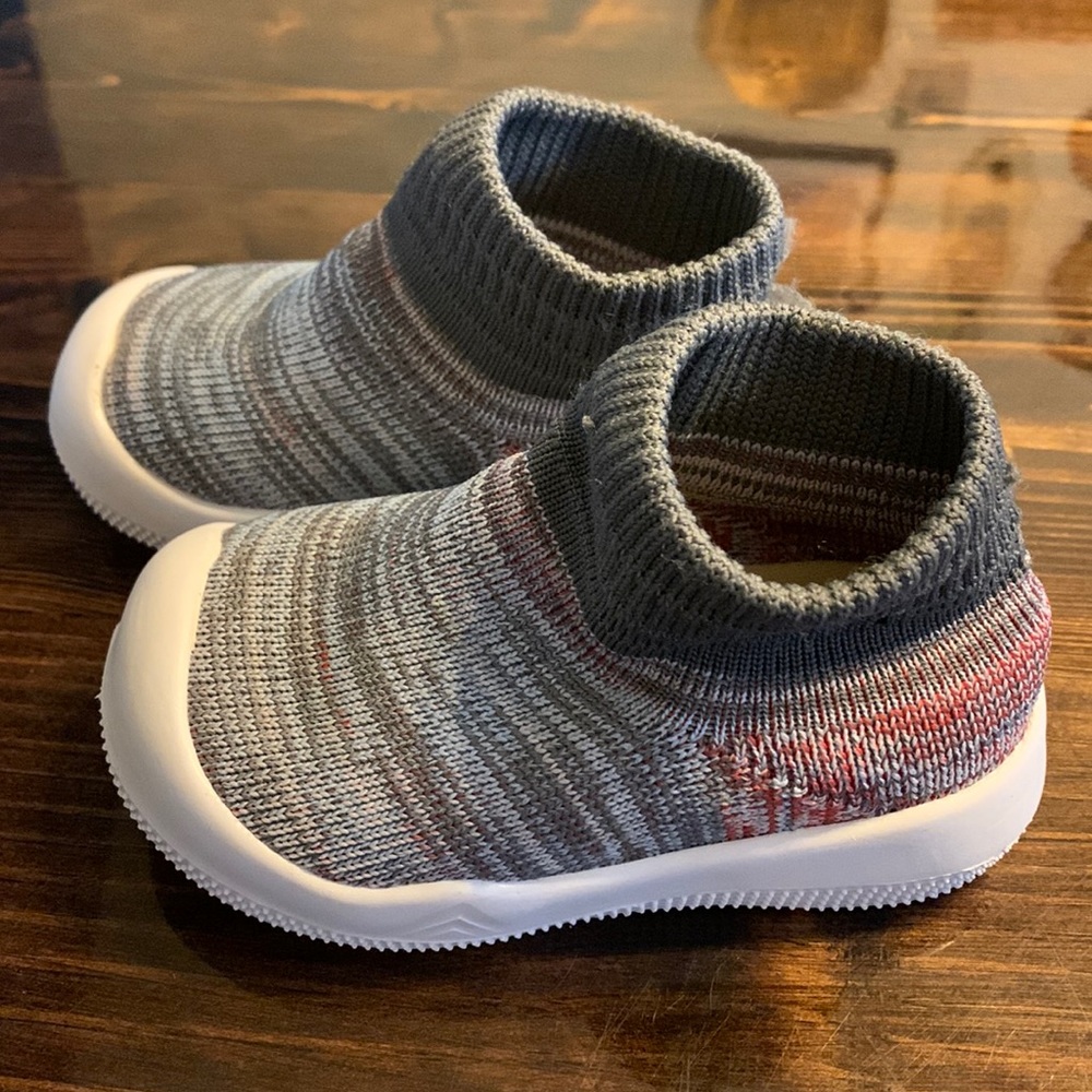 Engtoy sock shoes size 5